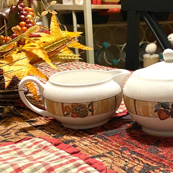 1997 Oneida Sugar & Cream Set (Berries) - Picture 4 of 5